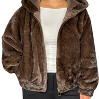 CHAQUETA BOMBER DE PIEL CON CAPUCHA