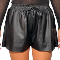 PANTALONES CORTOS DE CUERO ECOLÓGICO