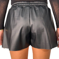 PANTALONES CORTOS DE CUERO ECOLÓGICO